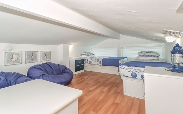 Loft with two Twin Beds